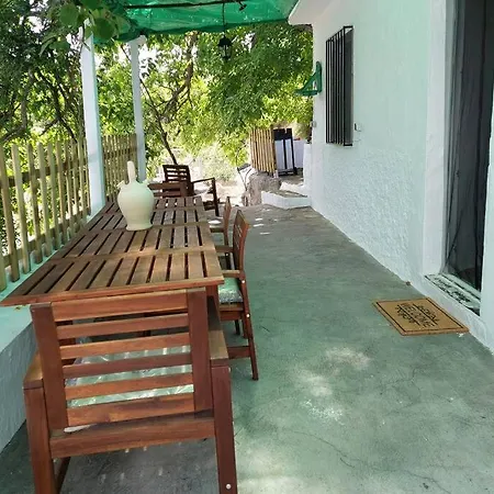La Huerta Del Castillo Con Su Caz De Agua - Enjoy Life & Relax
